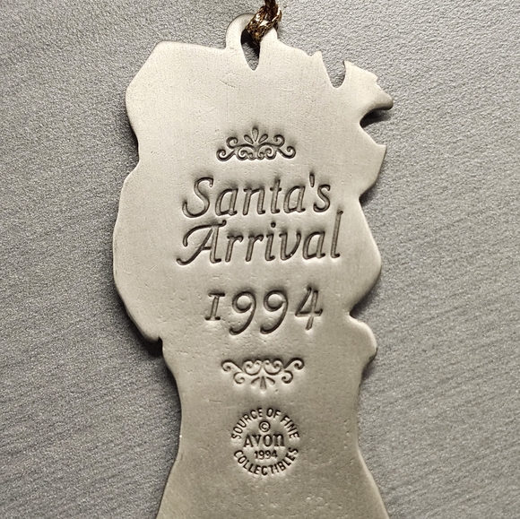Vintage 1994 AVON Pewter Christmas Ornament SANTA'S ARRIVAL Chimney - Picture 2 of 2